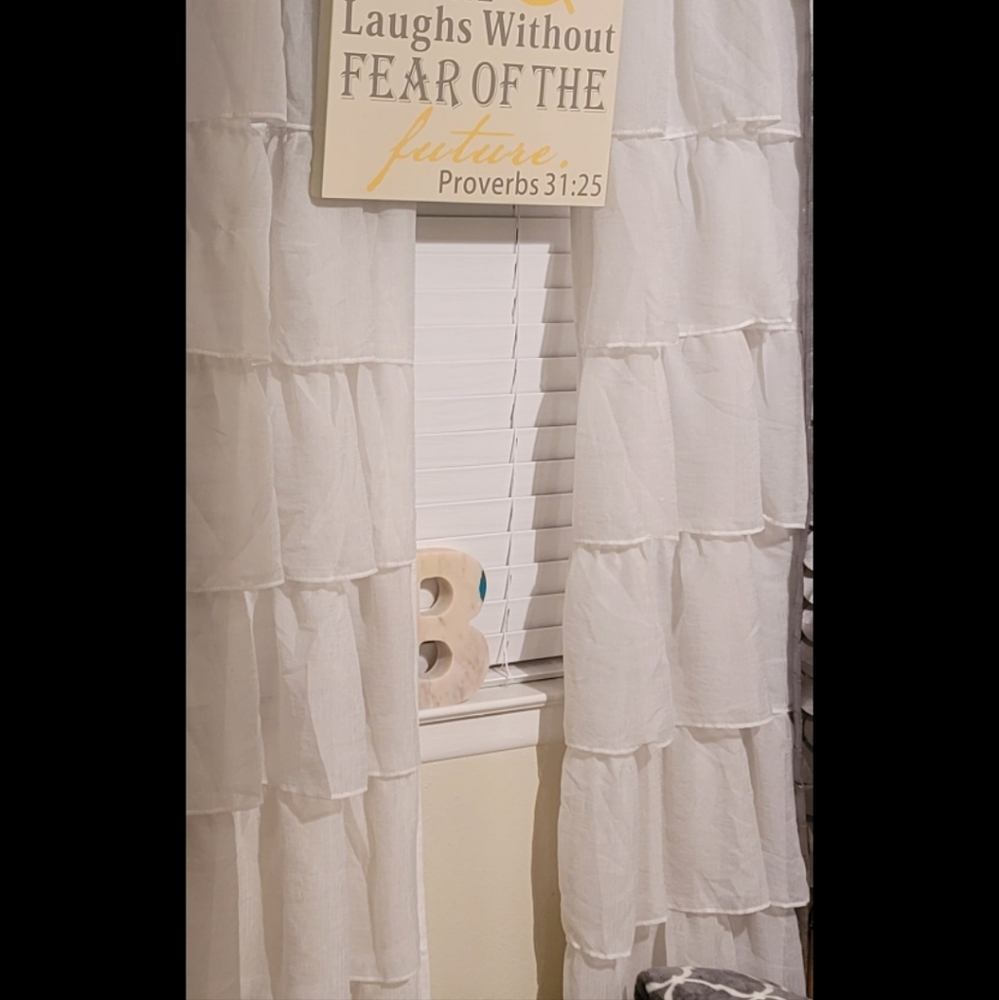 Set of 2 White Ruffle Curtains